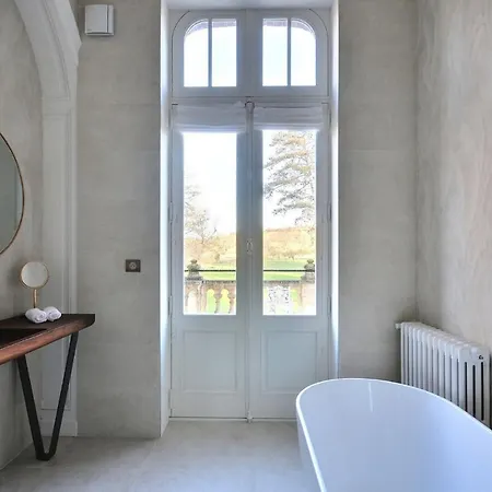 Chateau De La Bribourdiere 호텔 4*