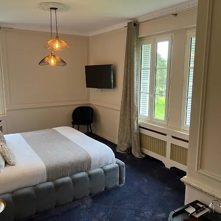 Chateau De La Bribourdiere Hotel 4*