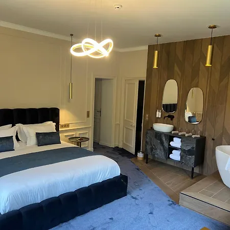 Hotel Château De La Bribourdière 4*