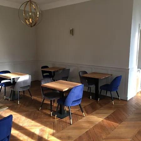 Отель Chateau De La Bribourdiere 4*