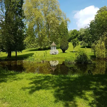 Chateau De La Bribourdiere 호텔