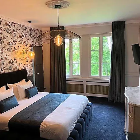 Отель Chateau De La Bribourdiere 4*