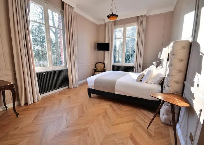 Chateau De La Bribourdiere Hotel