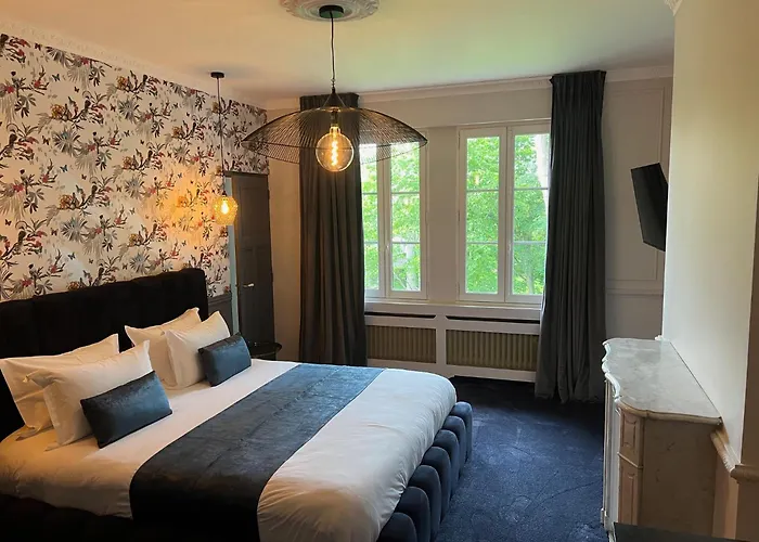 Chateau De La Bribourdiere Hotel