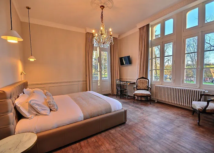 Chateau De La Bribourdiere Hotel 4*