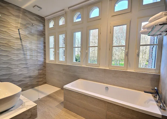 Chateau De La Bribourdiere 4* Putot-en-Auge